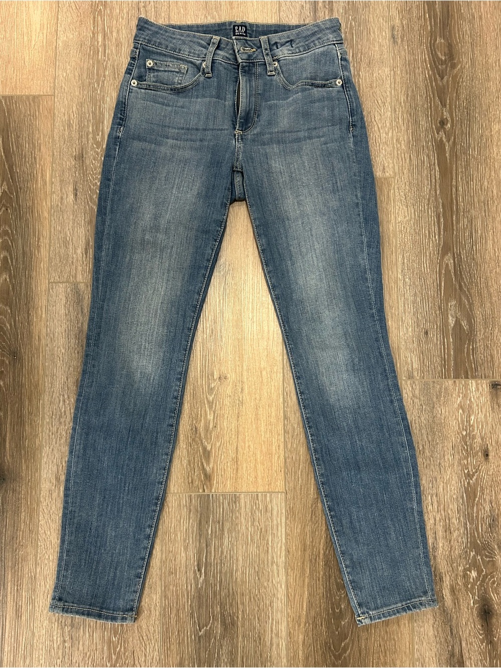 Gap denim jeans, curvy true skinny, women size 26 regular